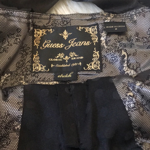 Beautiful black top from Guess - Picture 3 of 4